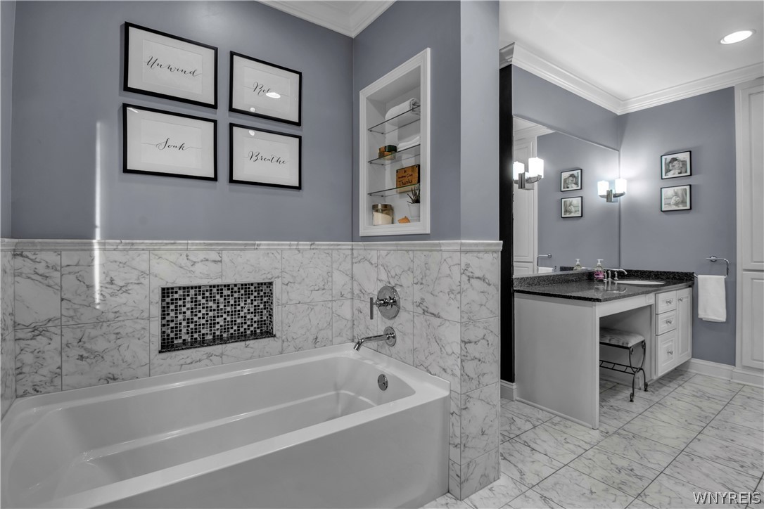 5555 Kraus Road Clarence, NY 14031 - Photo 27 of 50 En-Suite Master Bathroom Soaking Tub