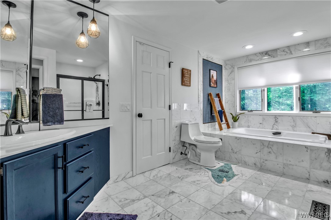 5555 Kraus Road Clarence, NY 14031 - Photo 31 of 50 Jack and Jill Bathroom