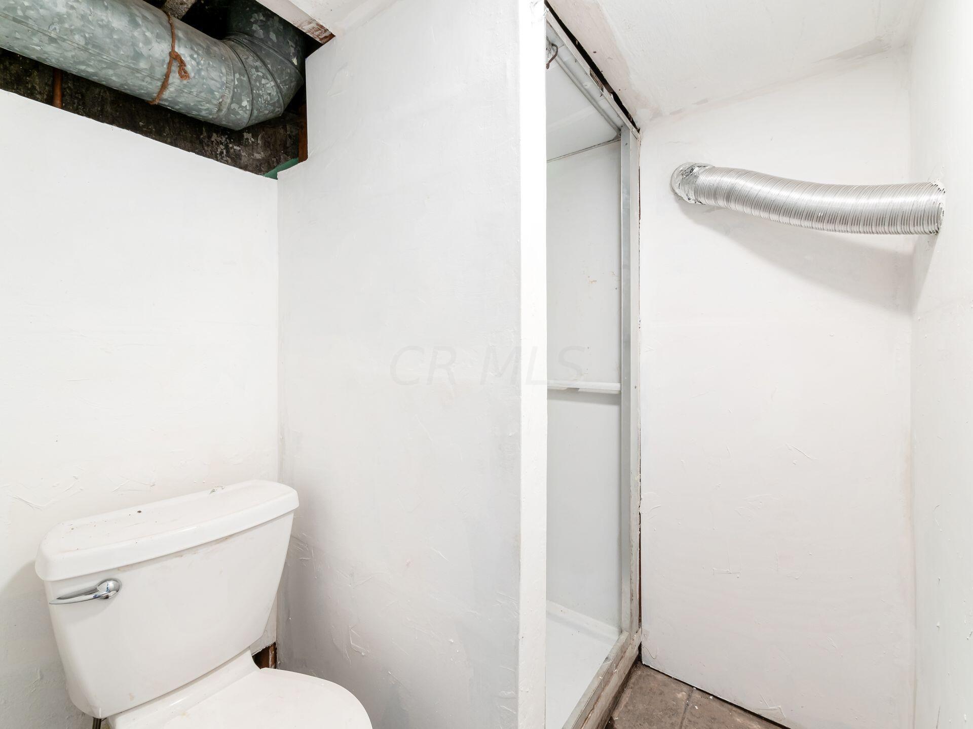 100 Colton Road Columbus, OH 43207 - Photo 22 of 40 Lower Level FULL bath