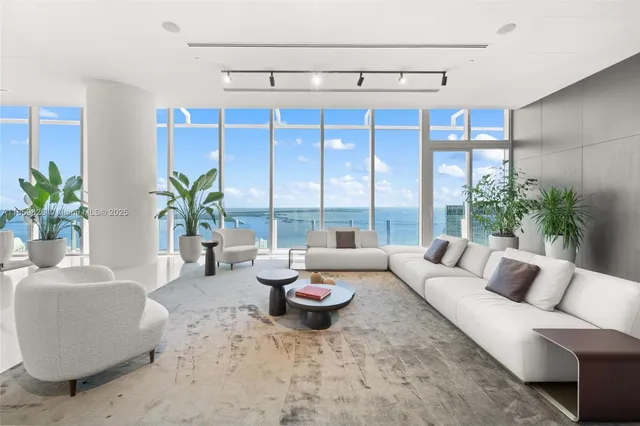$3,150,000 | 300 Biscayne Blvd Way, Unit 3602, Miami, FL 33131