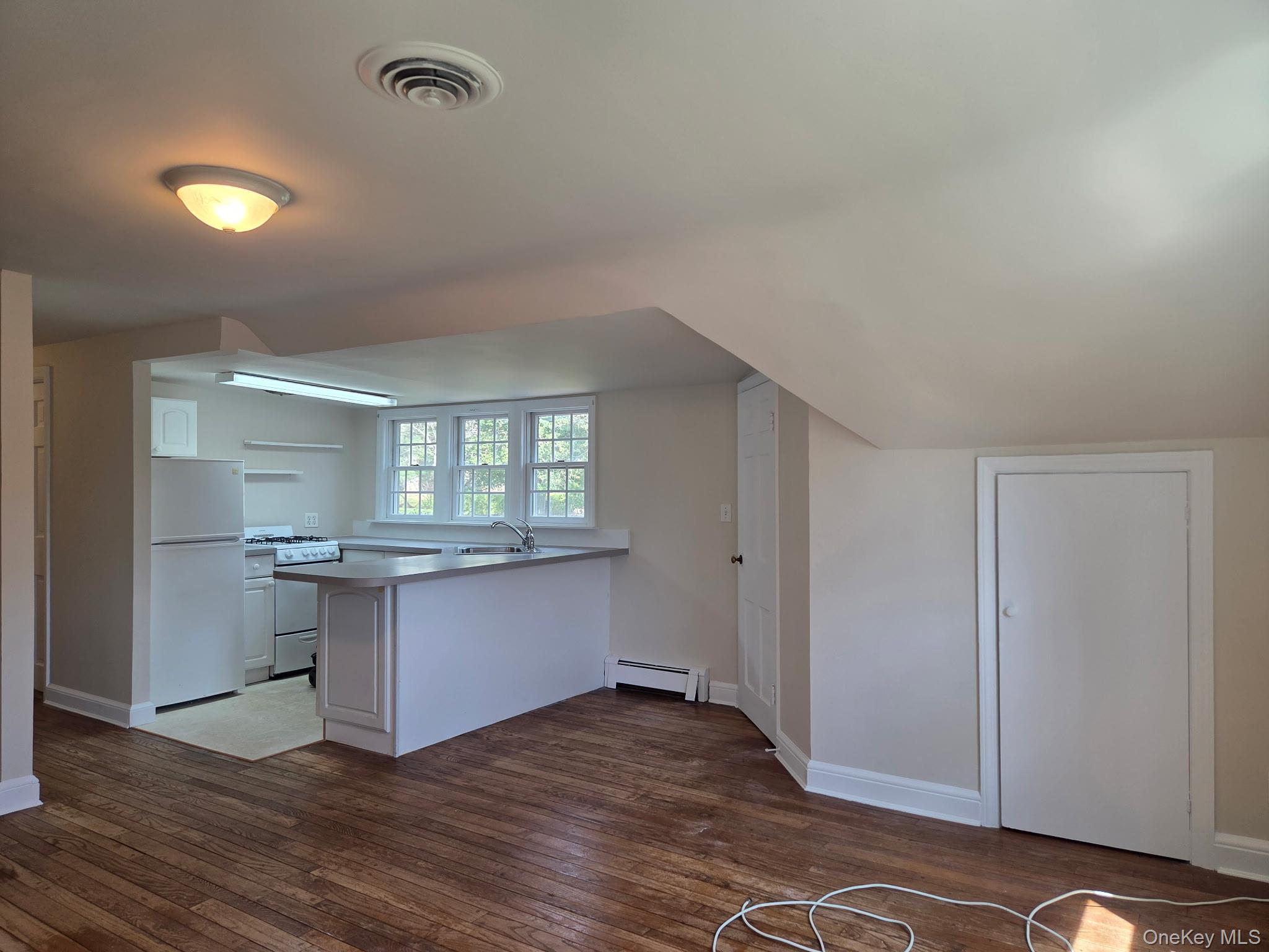 7 Harbor View Road Stony Brook, NY 11790 - Photo 2 of 18