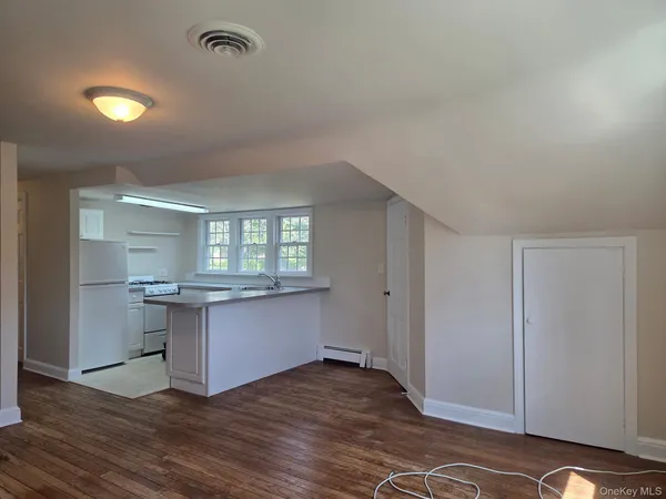 $2,700 | 7 Harbor View Road, Stony Brook, NY 11790