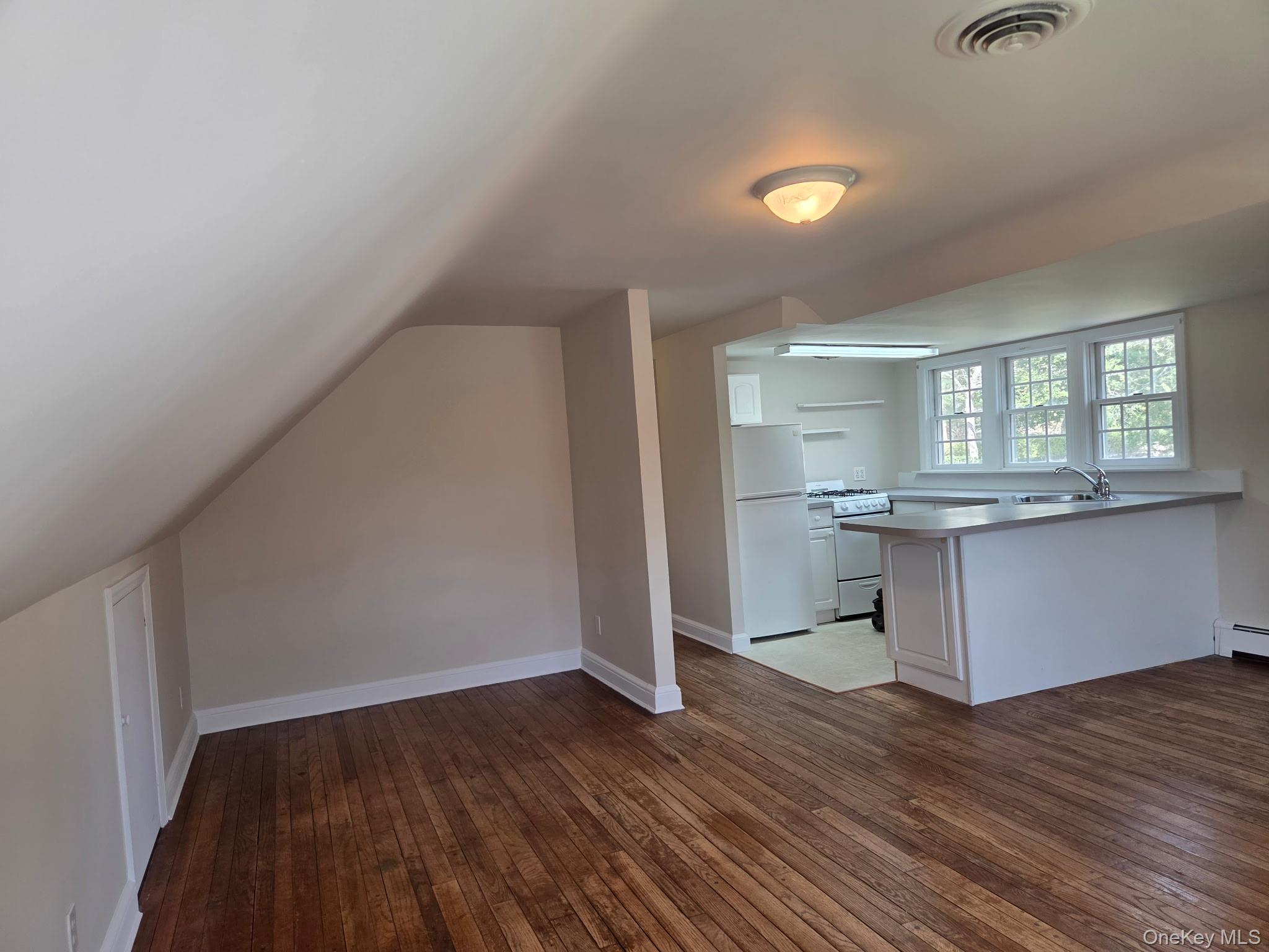 7 Harbor View Road Stony Brook, NY 11790 - Photo 3 of 18