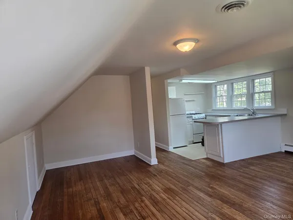 $2,700 | 7 Harbor View Road, Stony Brook, NY 11790