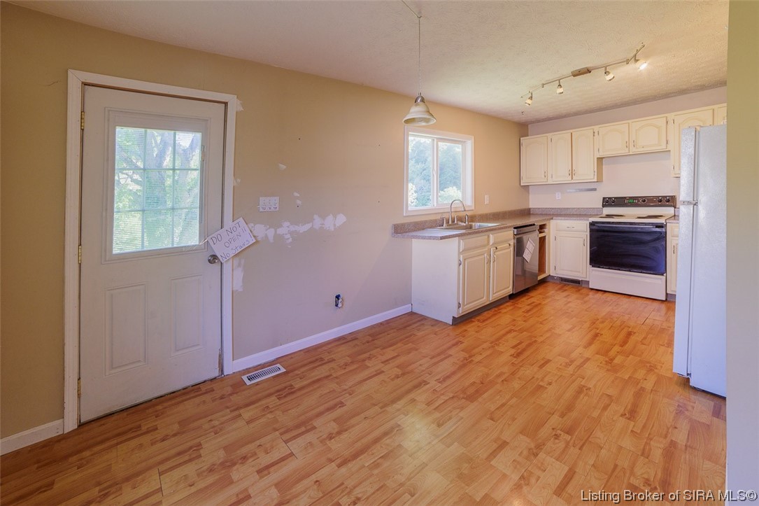 1917 Renn Road Floyds Knobs, IN 47119 - Photo 10 of 29 Gallery Image 10