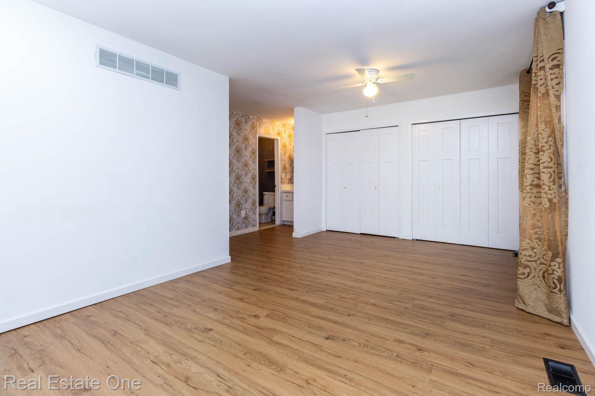 111 Manor Way Rochester, MI 48309 - Photo 15 of 36 interior (11).jpg