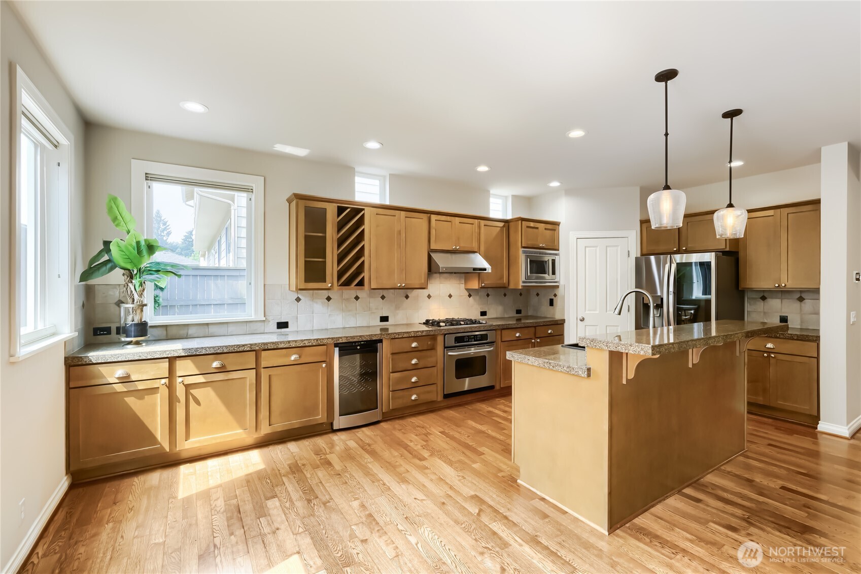 4613 Northeast 2nd Street Renton, WA 98059 - Photo 8 of 28 Gallery Image 8