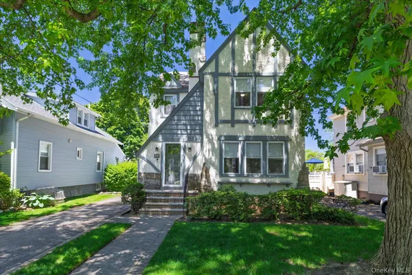 $849,000 | 89 Lexington Avenue, Malverne, NY 11565