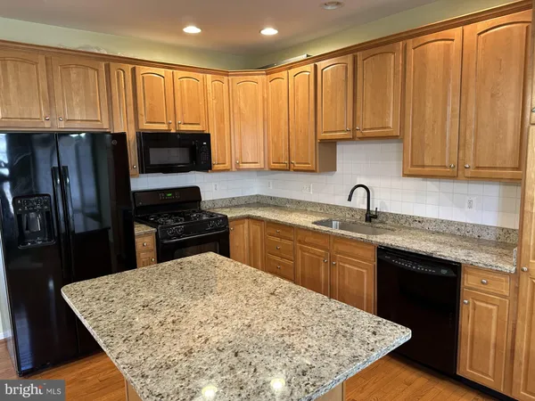 $3,000 | 25861 Kirkwood Square, Chantilly, VA 20152