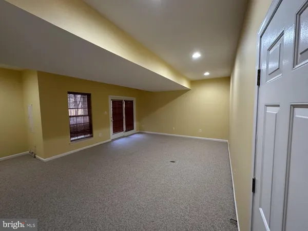 $3,000 | 25861 Kirkwood Square, Chantilly, VA 20152