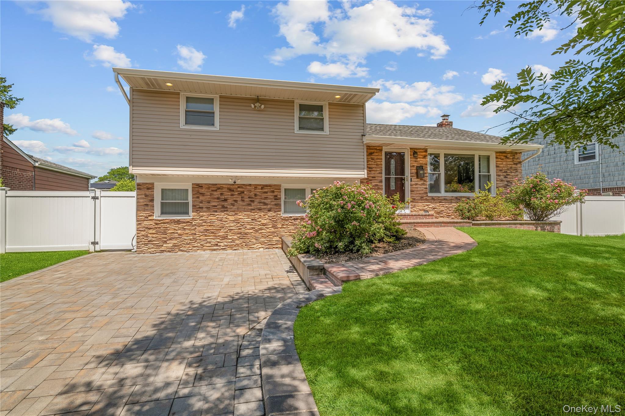 16 Cumberland Road Jericho, NY 11753 - Photo 2 of 44