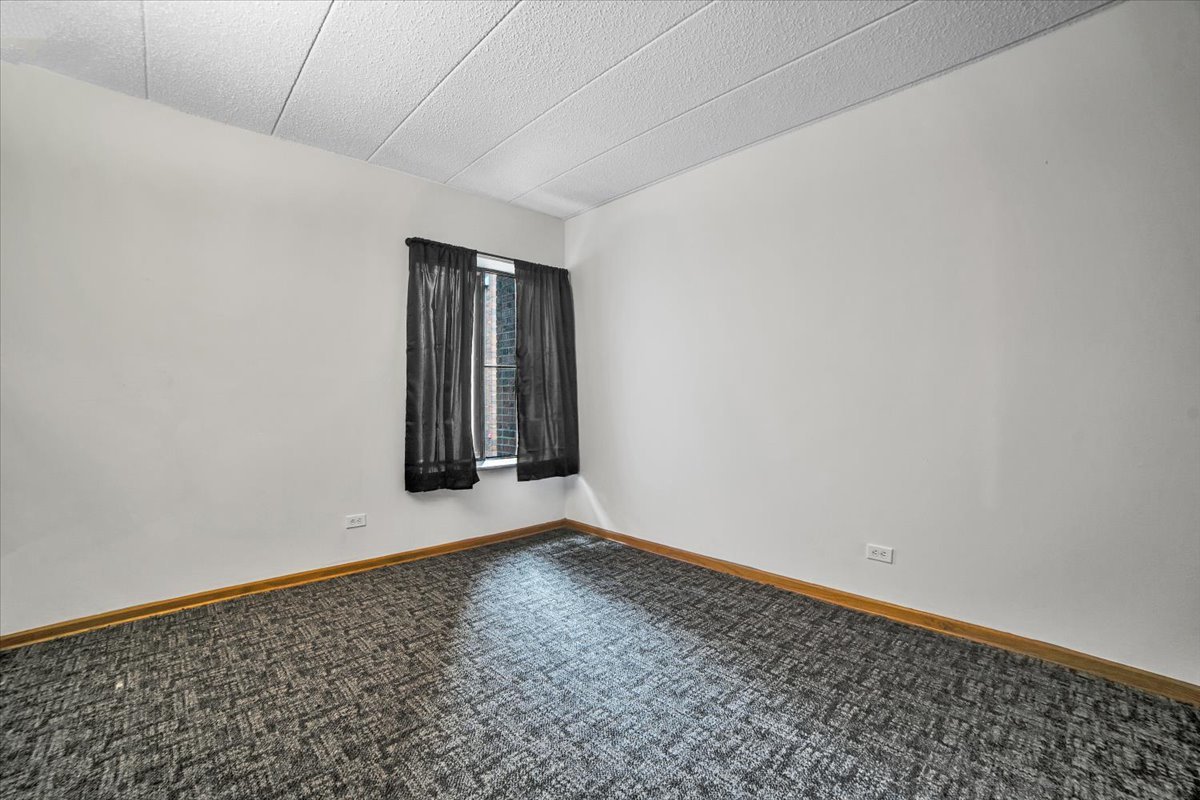 14511 Central Court, Unit M2 Oak Forest, IL 60452 - Photo 13 of 38 a view of an empty room