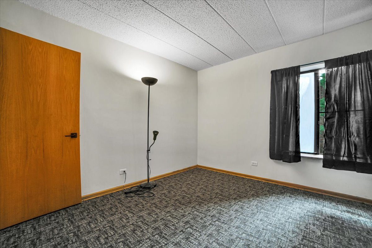 14511 Central Court, Unit M2 Oak Forest, IL 60452 - Photo 15 of 38 a view of an empty room and window