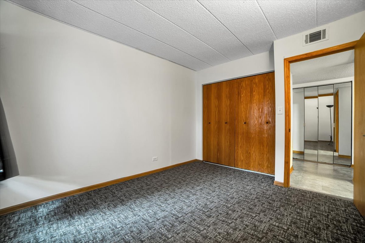 14511 Central Court, Unit M2 Oak Forest, IL 60452 - Photo 16 of 38 a view of an empty room