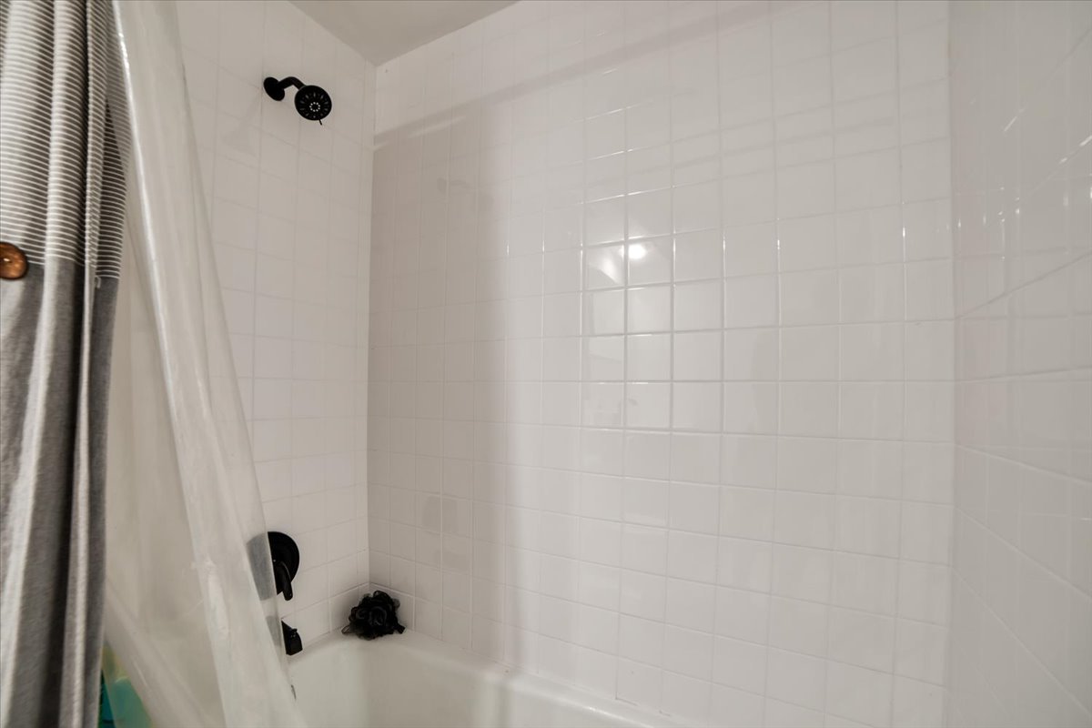 14511 Central Court, Unit M2 Oak Forest, IL 60452 - Photo 19 of 38 a bathroom with a shower