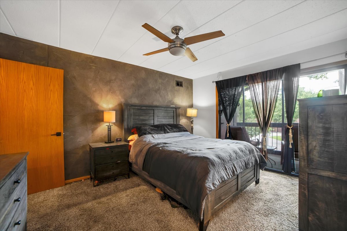 14511 Central Court, Unit M2 Oak Forest, IL 60452 - Photo 21 of 38 a bedroom with a bed and window