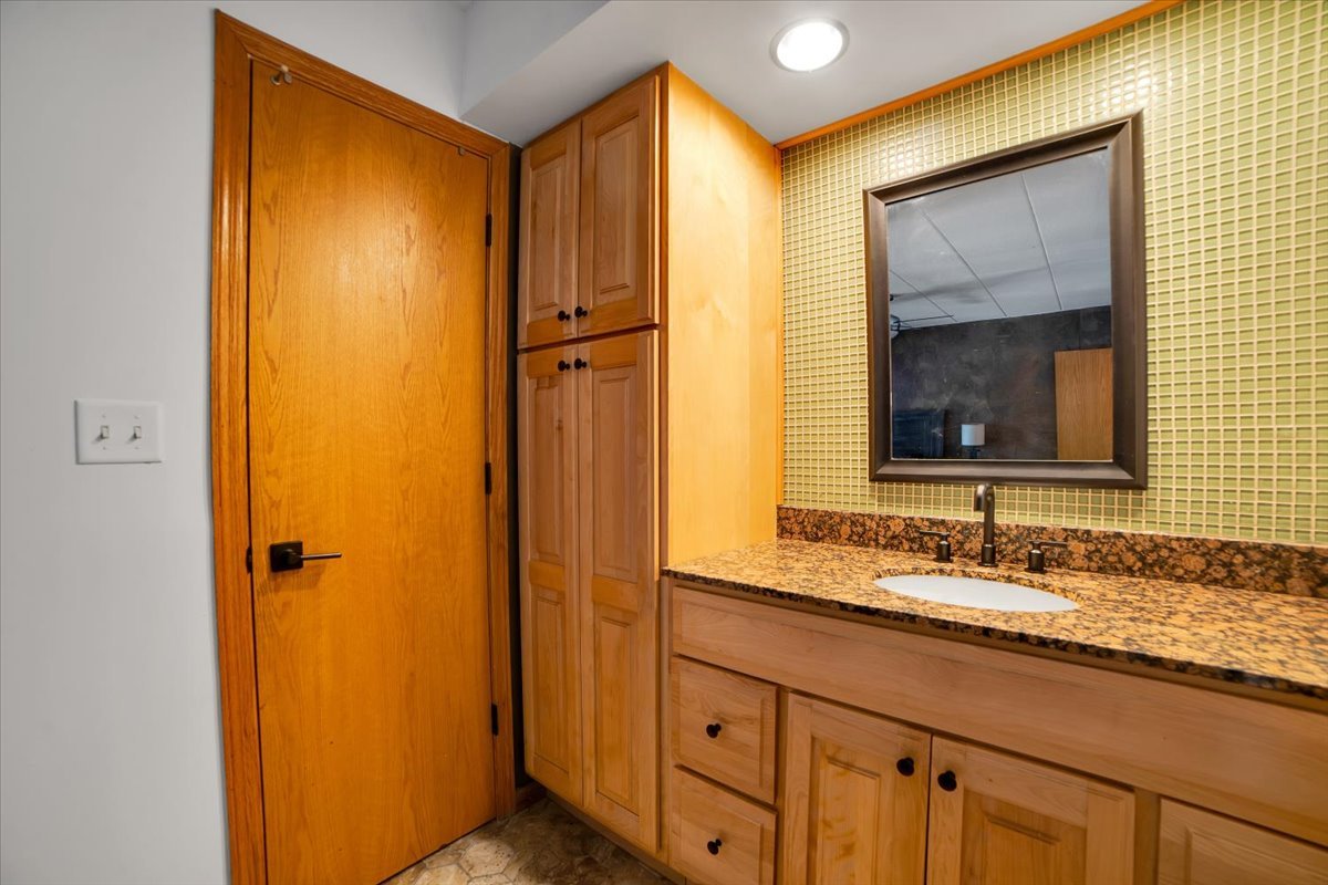14511 Central Court, Unit M2 Oak Forest, IL 60452 - Photo 23 of 38 a bathroom with a granite countertop sink and a mirror