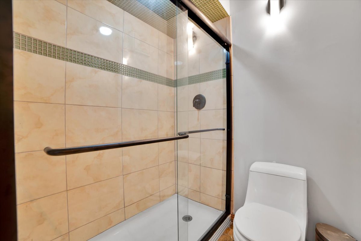 14511 Central Court, Unit M2 Oak Forest, IL 60452 - Photo 25 of 38 a bathroom with a toilet and a shower