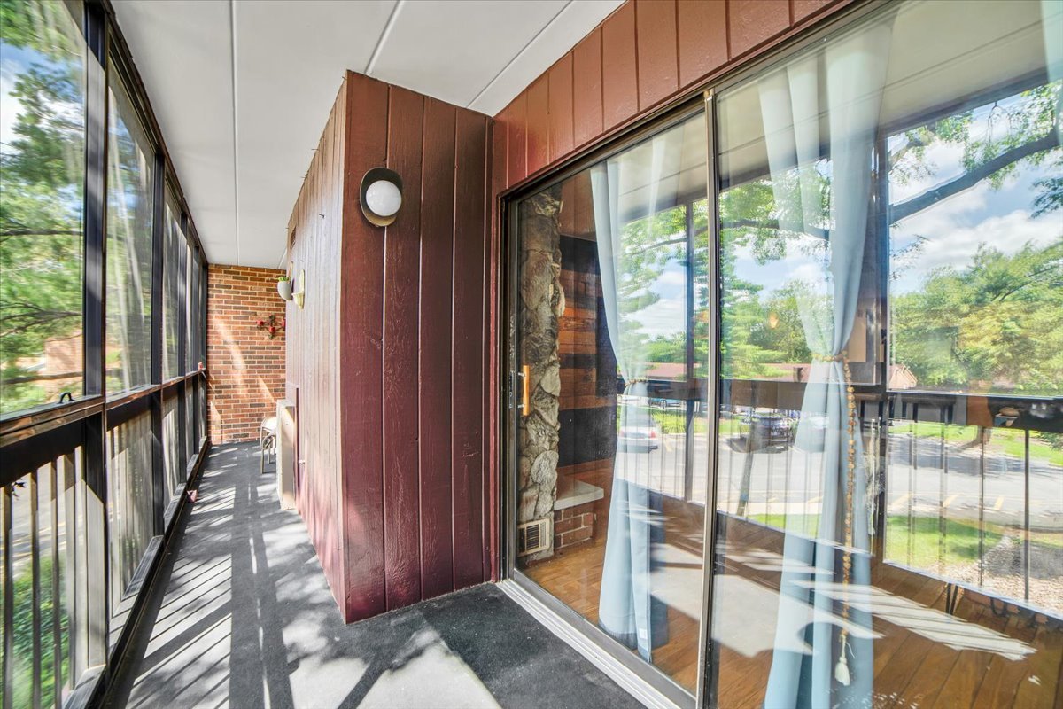 14511 Central Court, Unit M2 Oak Forest, IL 60452 - Photo 27 of 38 a view of an entryway