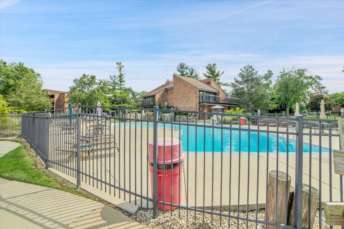 14511 Central Court, Unit M2 Oak Forest, IL 60452 - Photo 37 of 38 a view of a wrought iron fences in front of house
