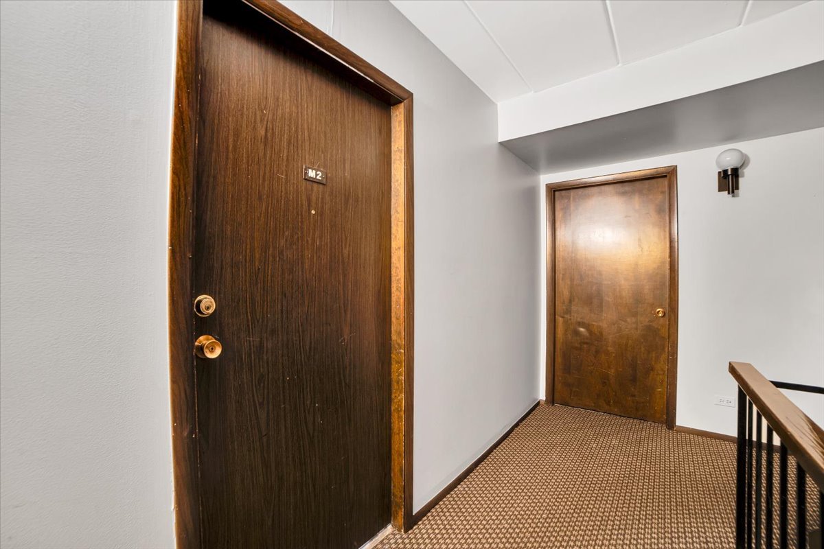 14511 Central Court, Unit M2 Oak Forest, IL 60452 - Photo 4 of 38 a view of an entryway door