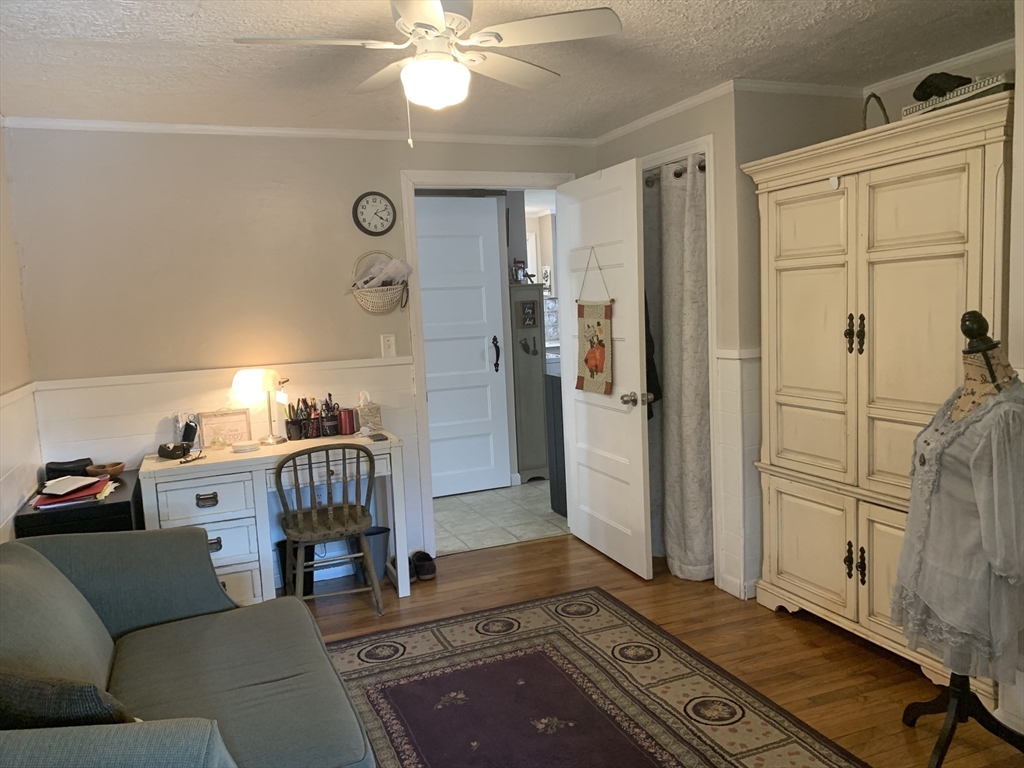 21 Sullivan Road Charlton, MA 01507 - Photo 21 of 35 a living room with furniture