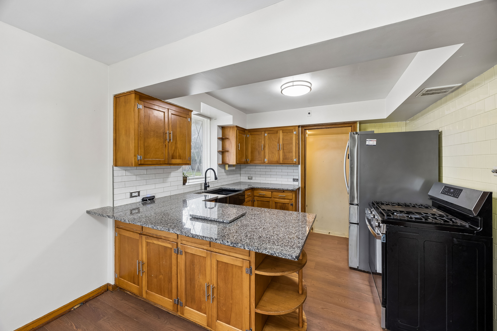 9001 West 23rd Street Riverside, IL 60546 - Photo 6 of 24 Gallery Image 6