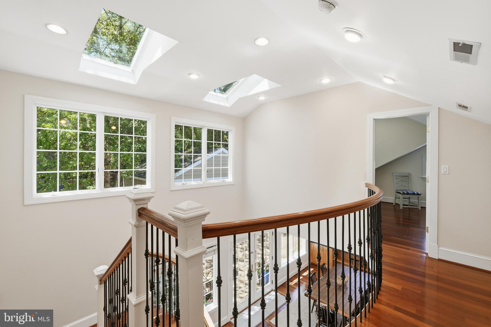 414 Skyhill Road Alexandria, VA 22314 - Photo 29 of 42 Upper Suite 2