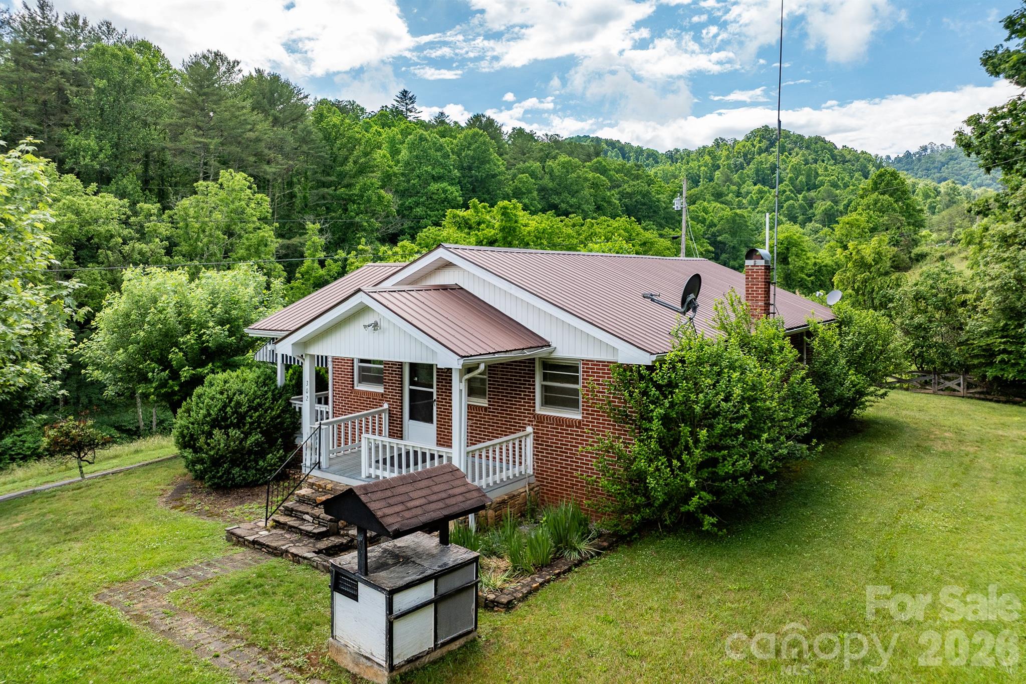 302 Sprinkle Branch Road Marshall, NC 28753 - Photo 4 of 38
