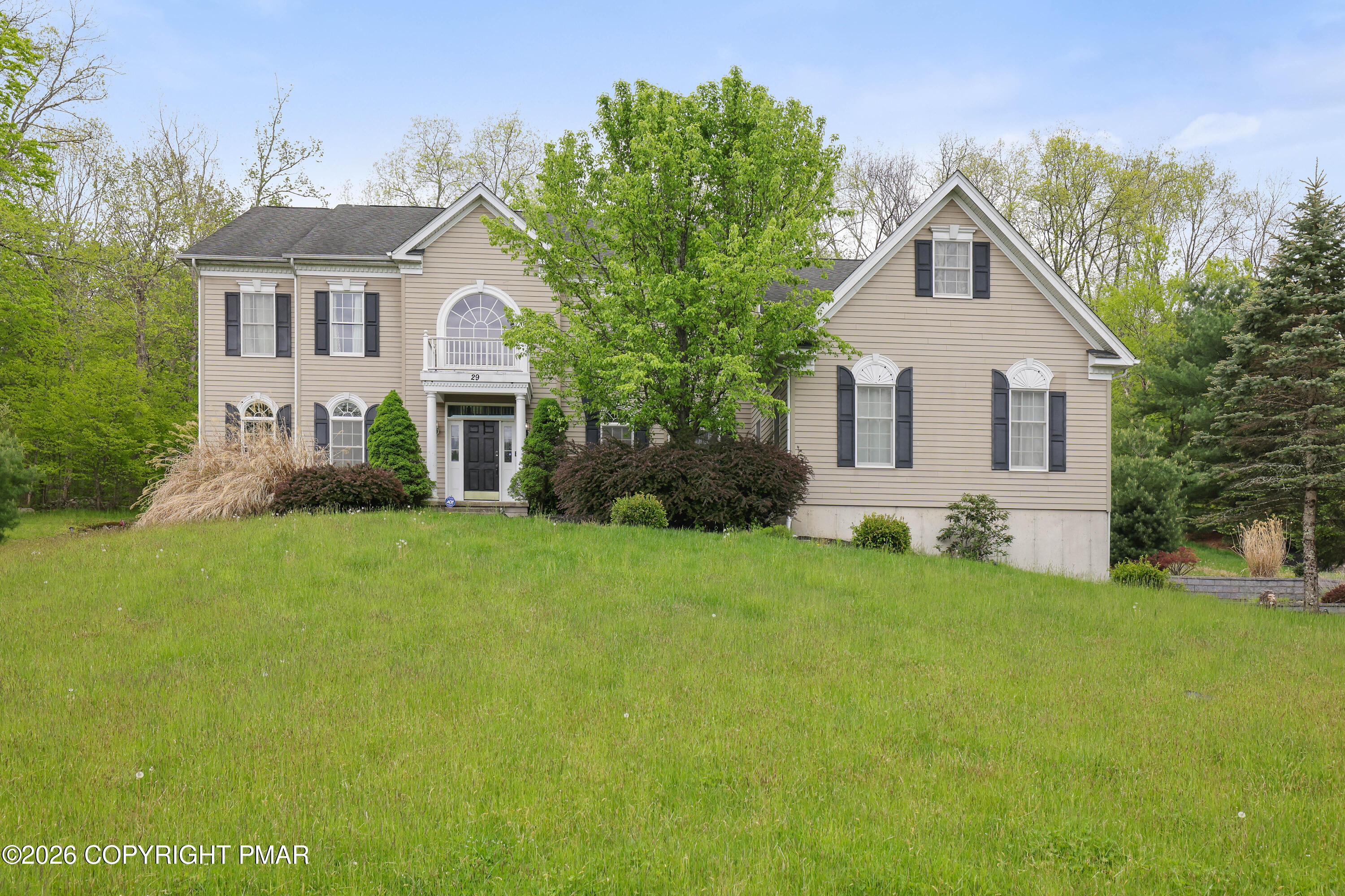 258 Rising Meadow Way East Stroudsburg, PA 18302 - Photo 2 of 67 02-RBP55756