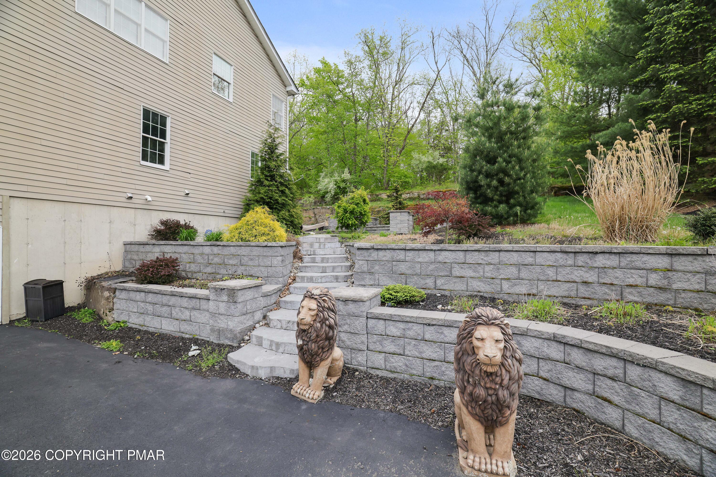 258 Rising Meadow Way East Stroudsburg, PA 18302 - Photo 6 of 67 06-RBP55781