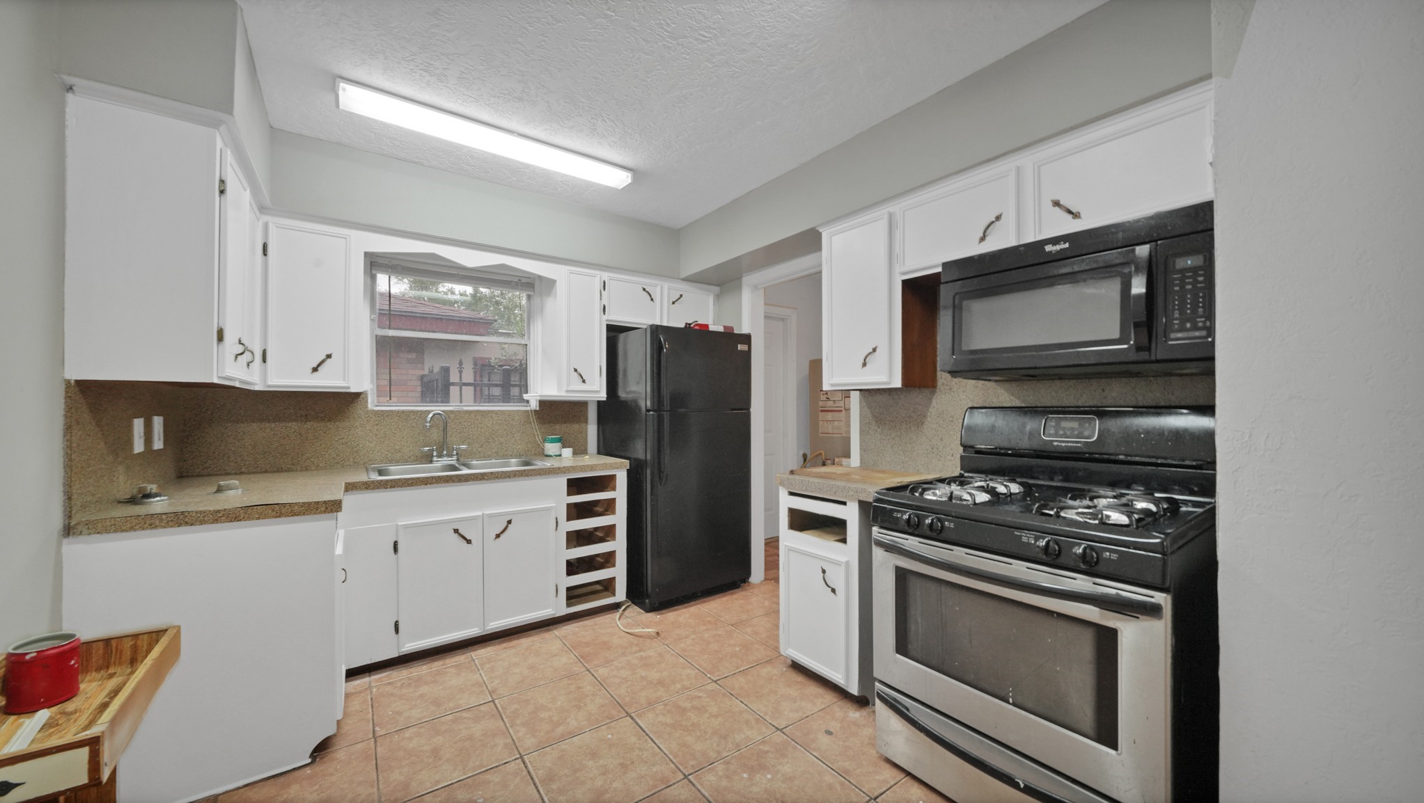 9953 Mango Street Houston, TX 77075 - Photo 7 of 22