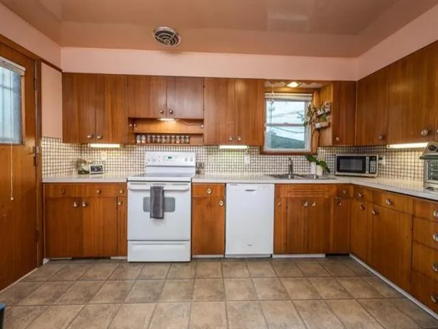 $370,000 | 1813 West Mission Avenue, Spokane, WA 99201