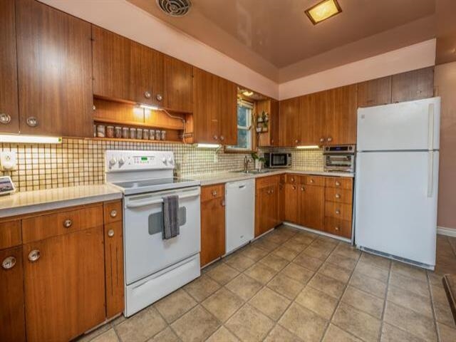 1813 West Mission Avenue Spokane, WA 99201 - Photo 9 of 25