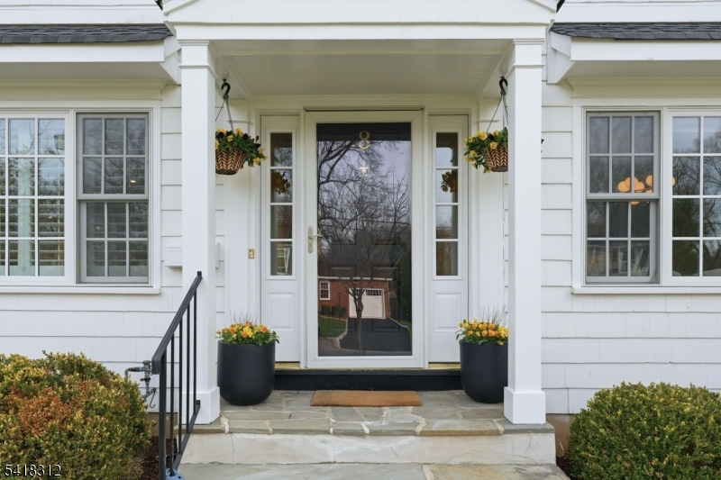 8 Dunnder Drive Summit, NJ 07901 - Photo 4 of 20