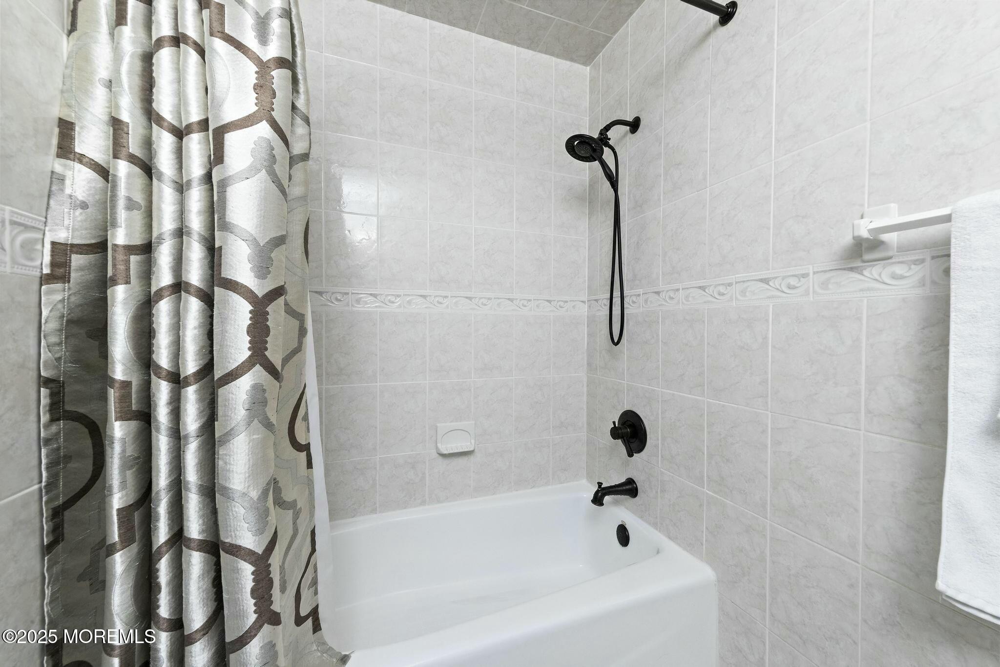 176 Riptide Avenue Manahawkin, NJ 08050 - Photo 6 of 13 a bathroom with a bathtub