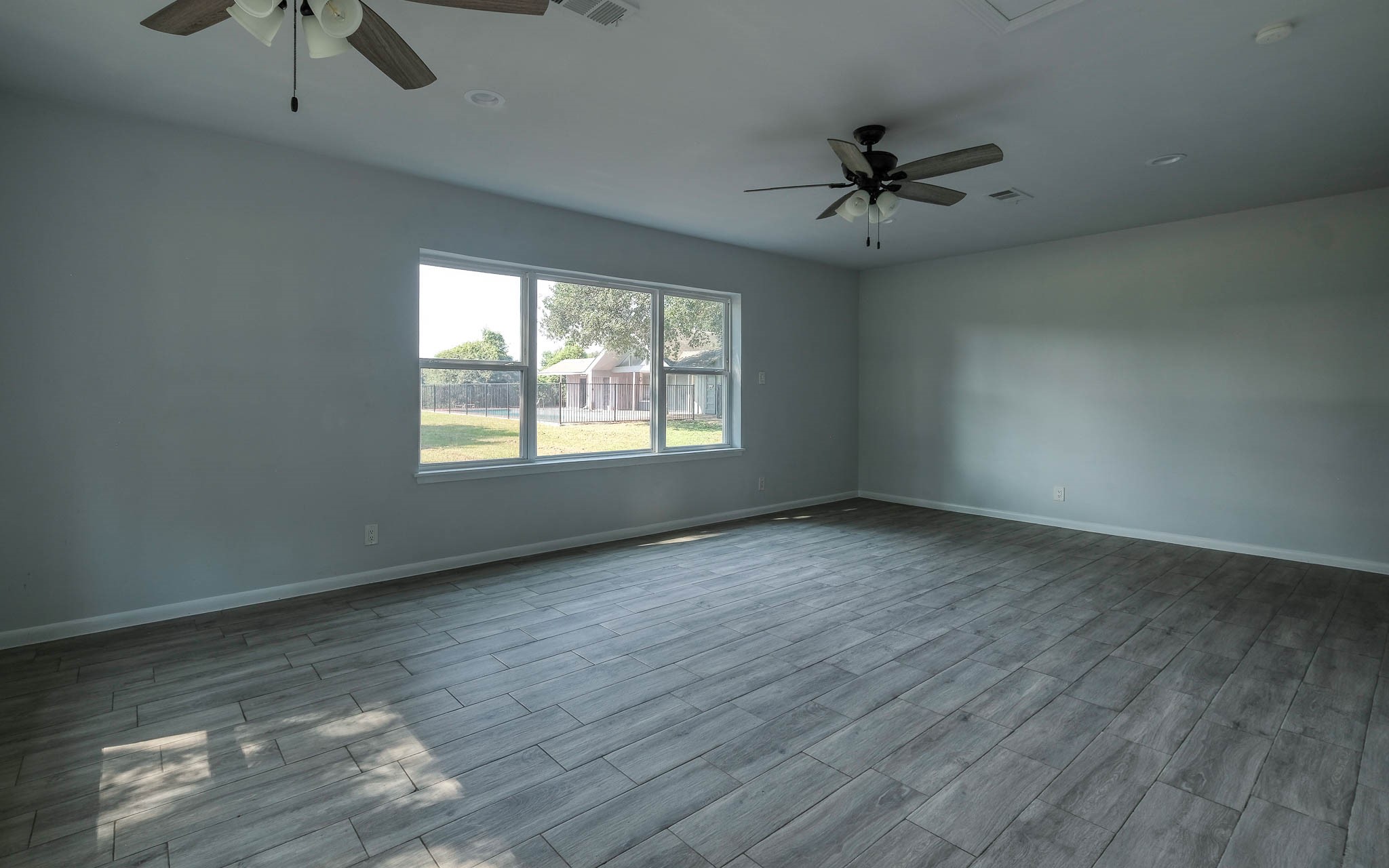 20515 Kickapoo Road Waller, TX 77484 - Photo 13 of 50 an empty room with windows and fan