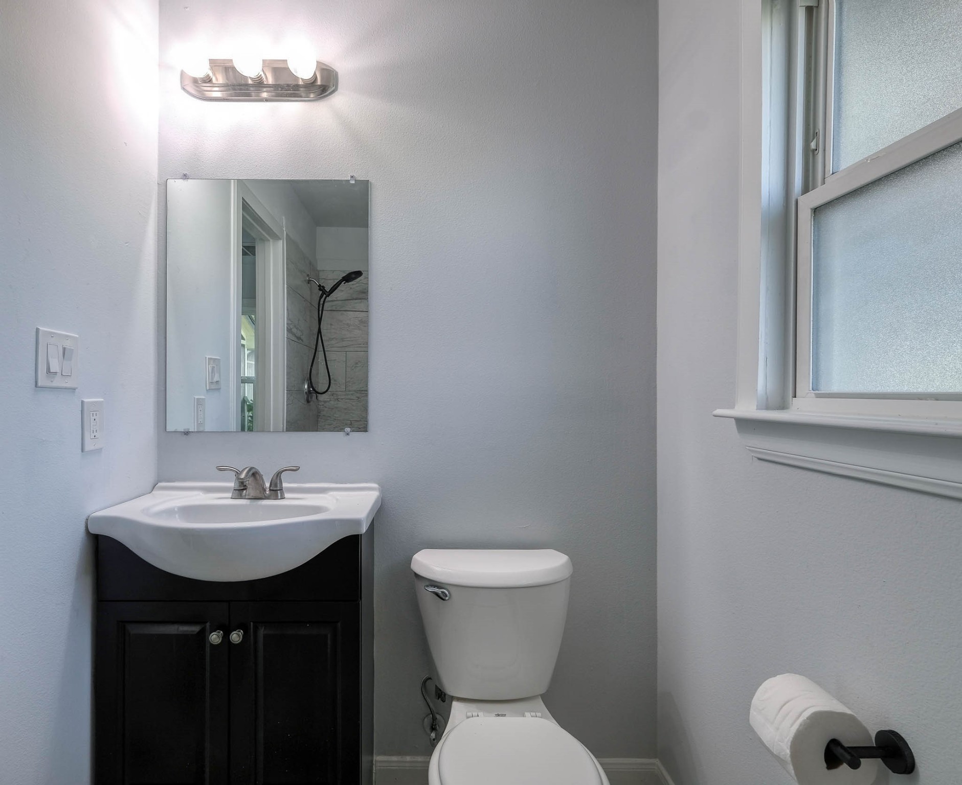 20515 Kickapoo Road Waller, TX 77484 - Photo 23 of 50 a bathroom with a sink and a toilet