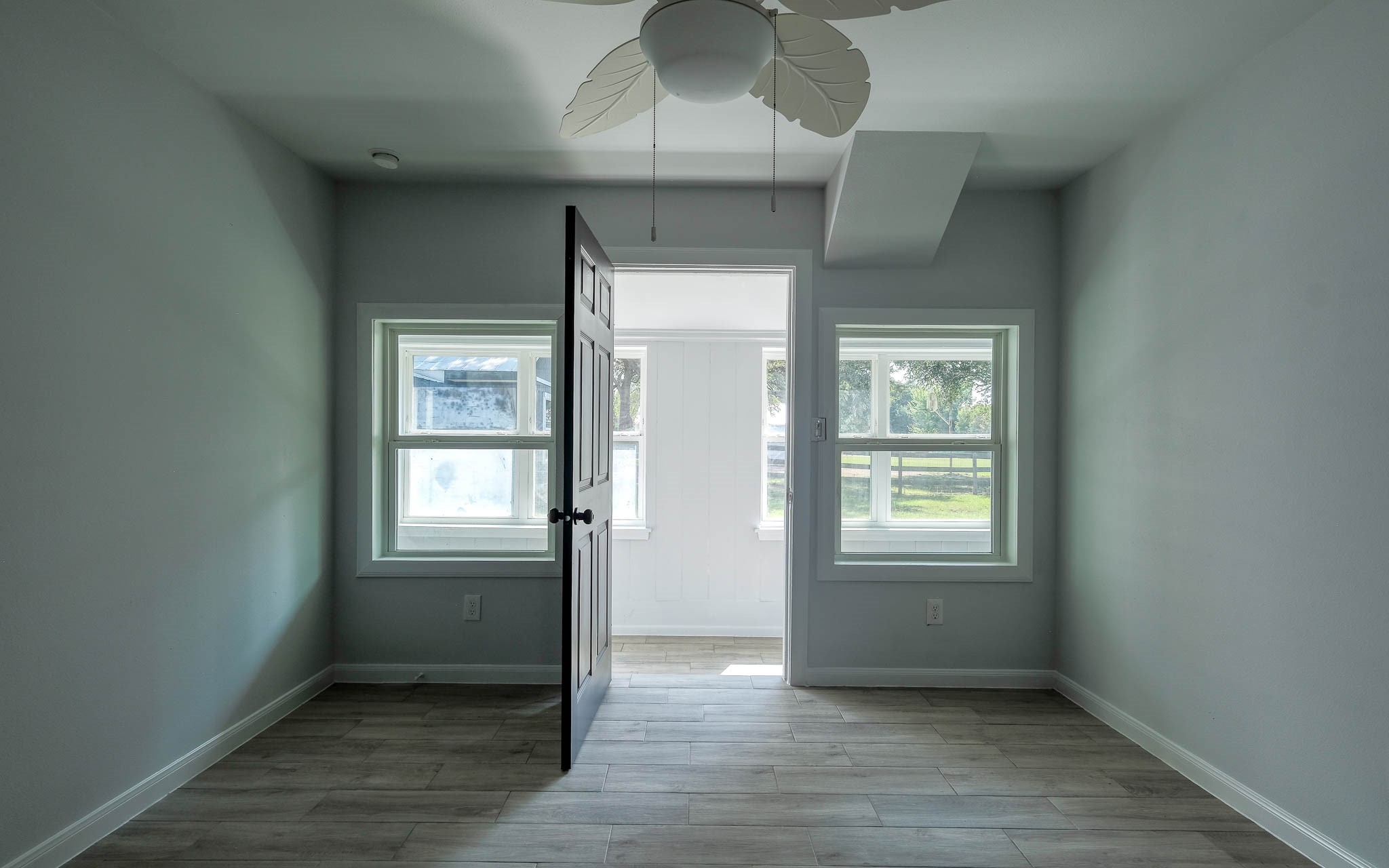 20515 Kickapoo Road Waller, TX 77484 - Photo 25 of 50 an empty room with wooden floor and windows