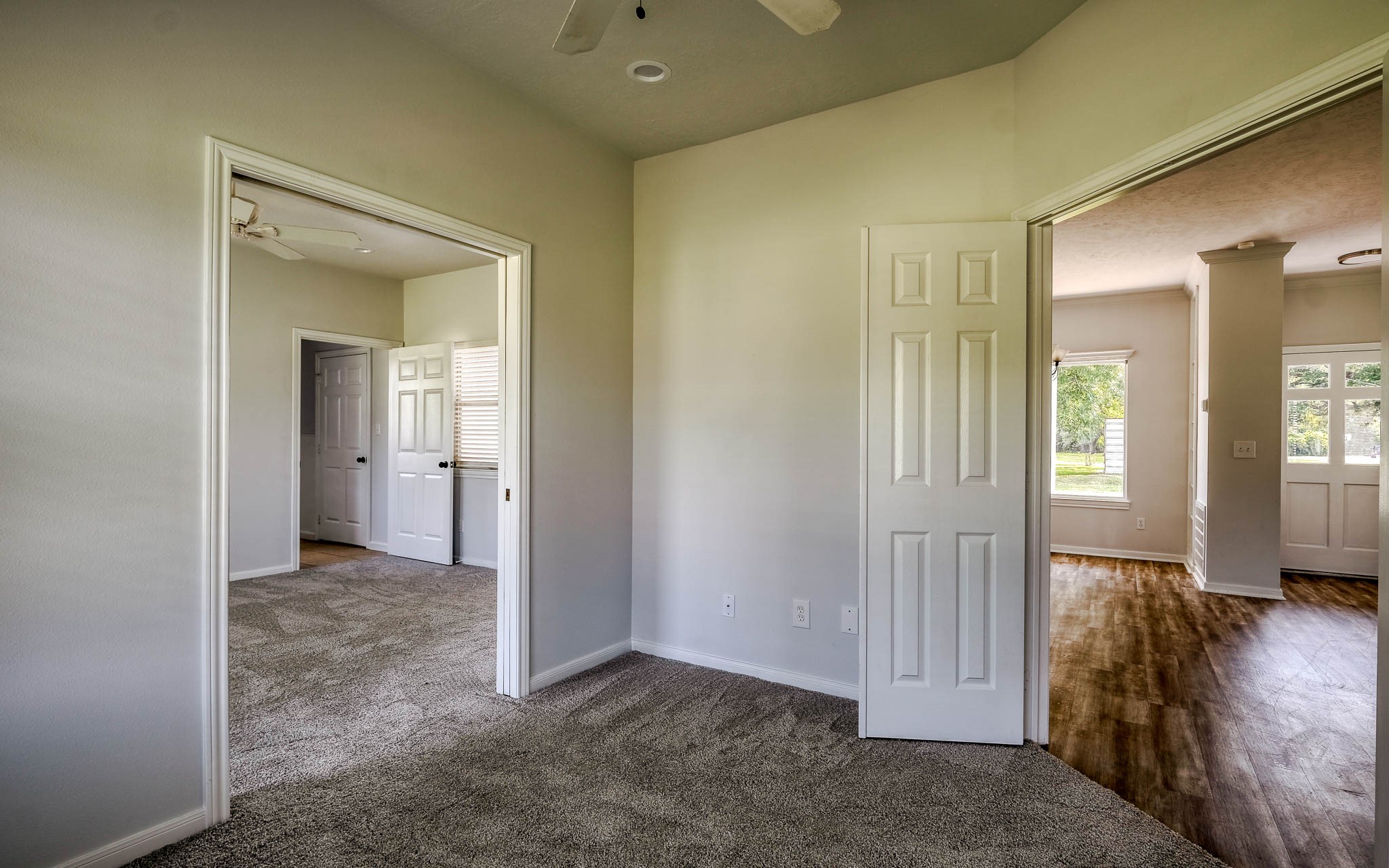 20515 Kickapoo Road Waller, TX 77484 - Photo 41 of 50 a view of a livingroom with a bathroom