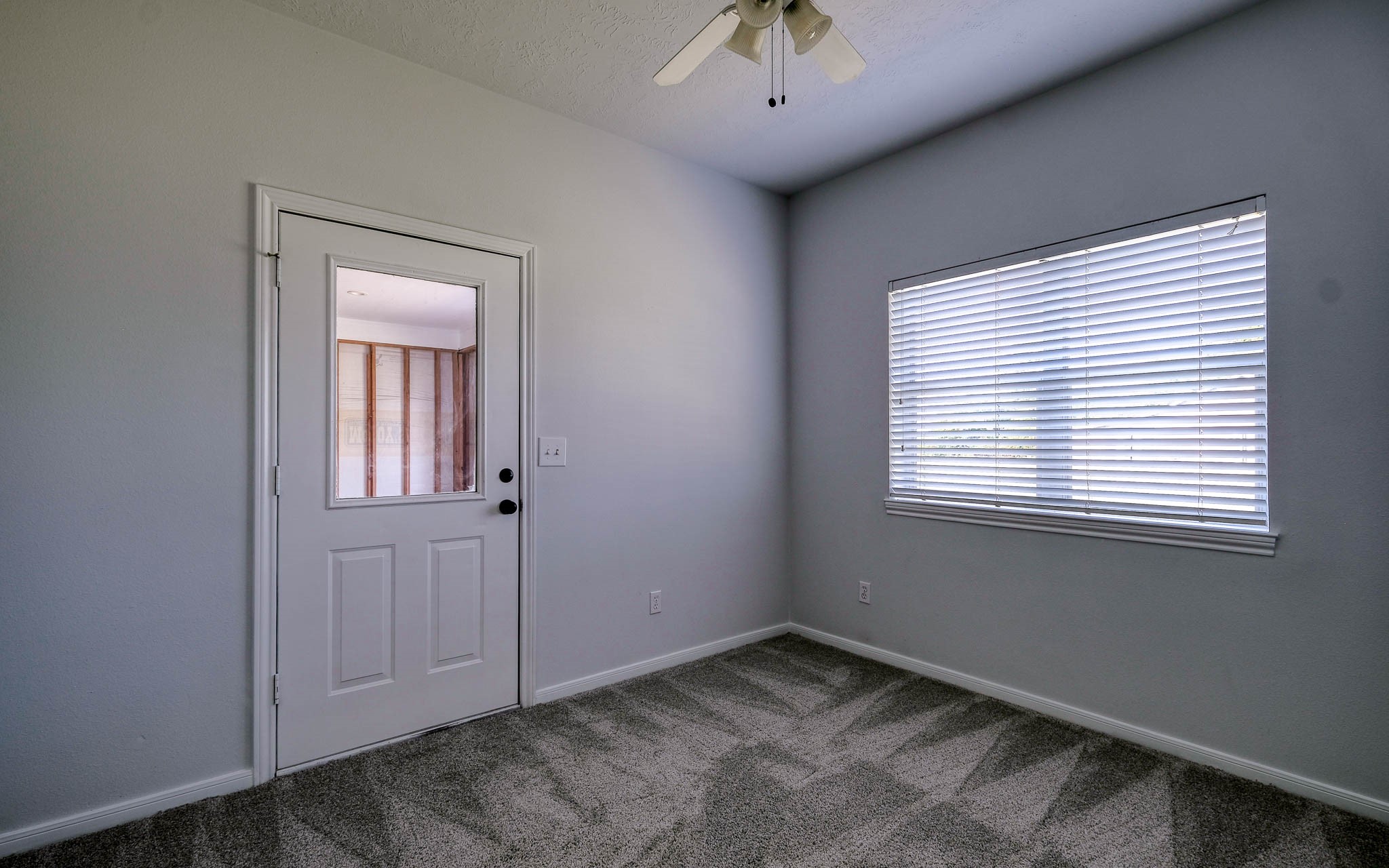 20515 Kickapoo Road Waller, TX 77484 - Photo 45 of 50 an empty room with a window