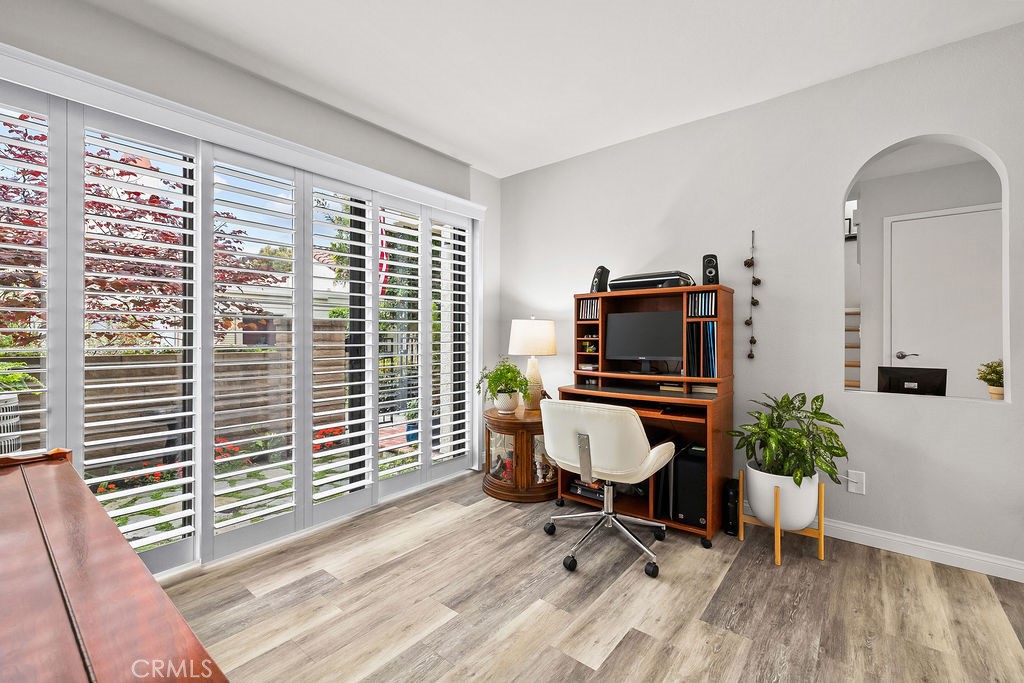 38 Navarre, Unit 138 Irvine, CA 92612 - Photo 21 of 33 a workspace with furniture and a window