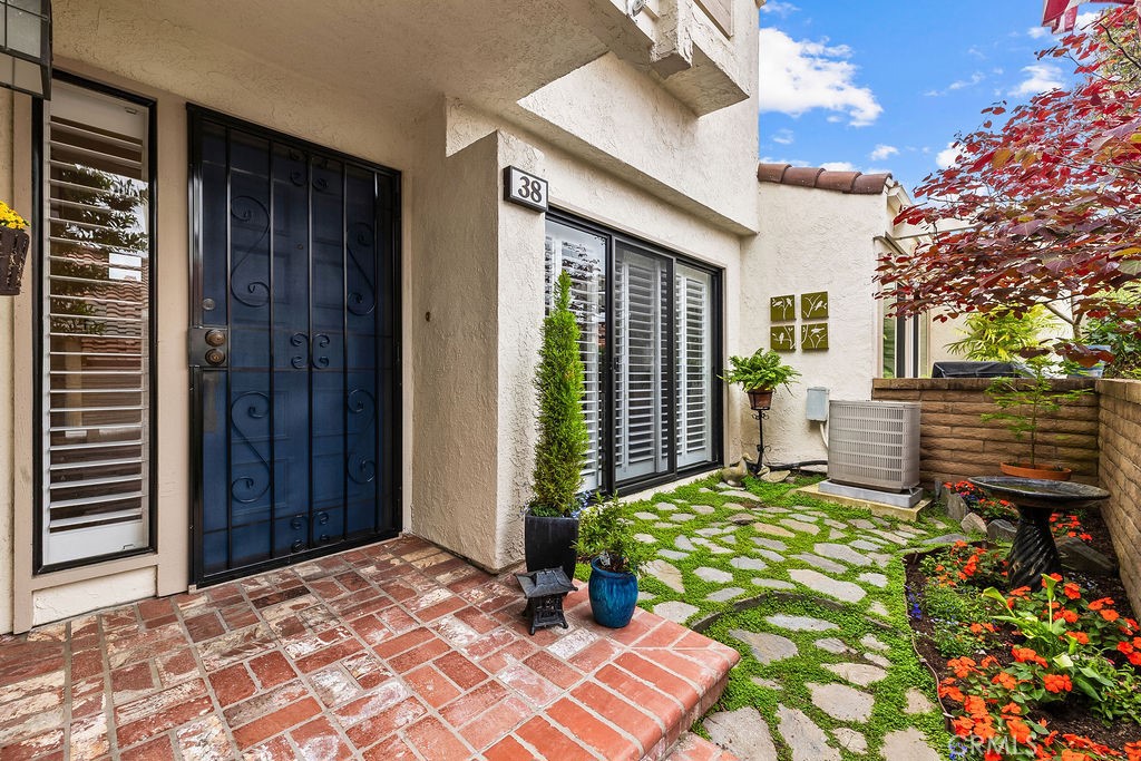 38 Navarre, Unit 138 Irvine, CA 92612 - Photo 3 of 33 a bedroom with a bed and a window