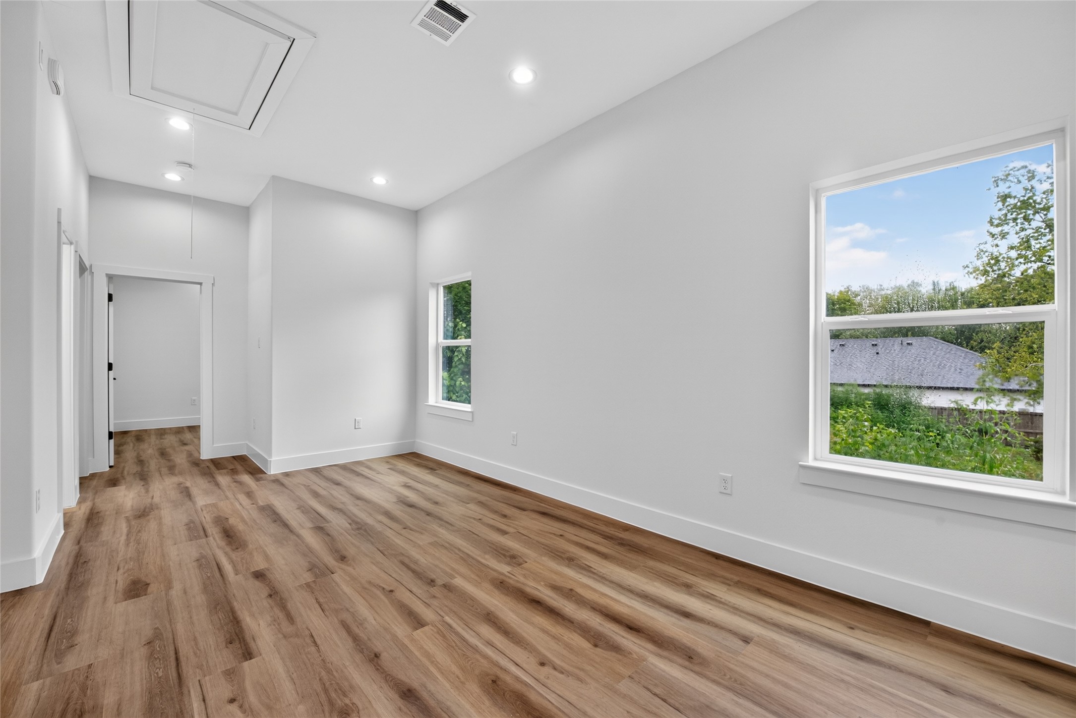 3537 Amos Street Houston, TX 77021 - Photo 21 of 32 Another view of the generous flex space, featuring windows that fill the room with natural light and give you the flexibility to create a space that fits your lifestyle. Two well-sized secondary bedrooms are privately positioned on the far side of the upper level, complemented by a full bath for added comfort and convenience.