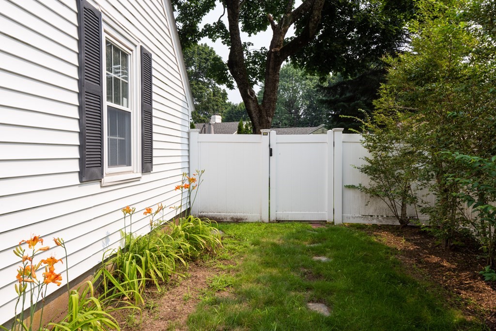 81 Fairview Avenue Lynnfield, MA 01940 - Photo 4 of 41 a view of a house with a yard