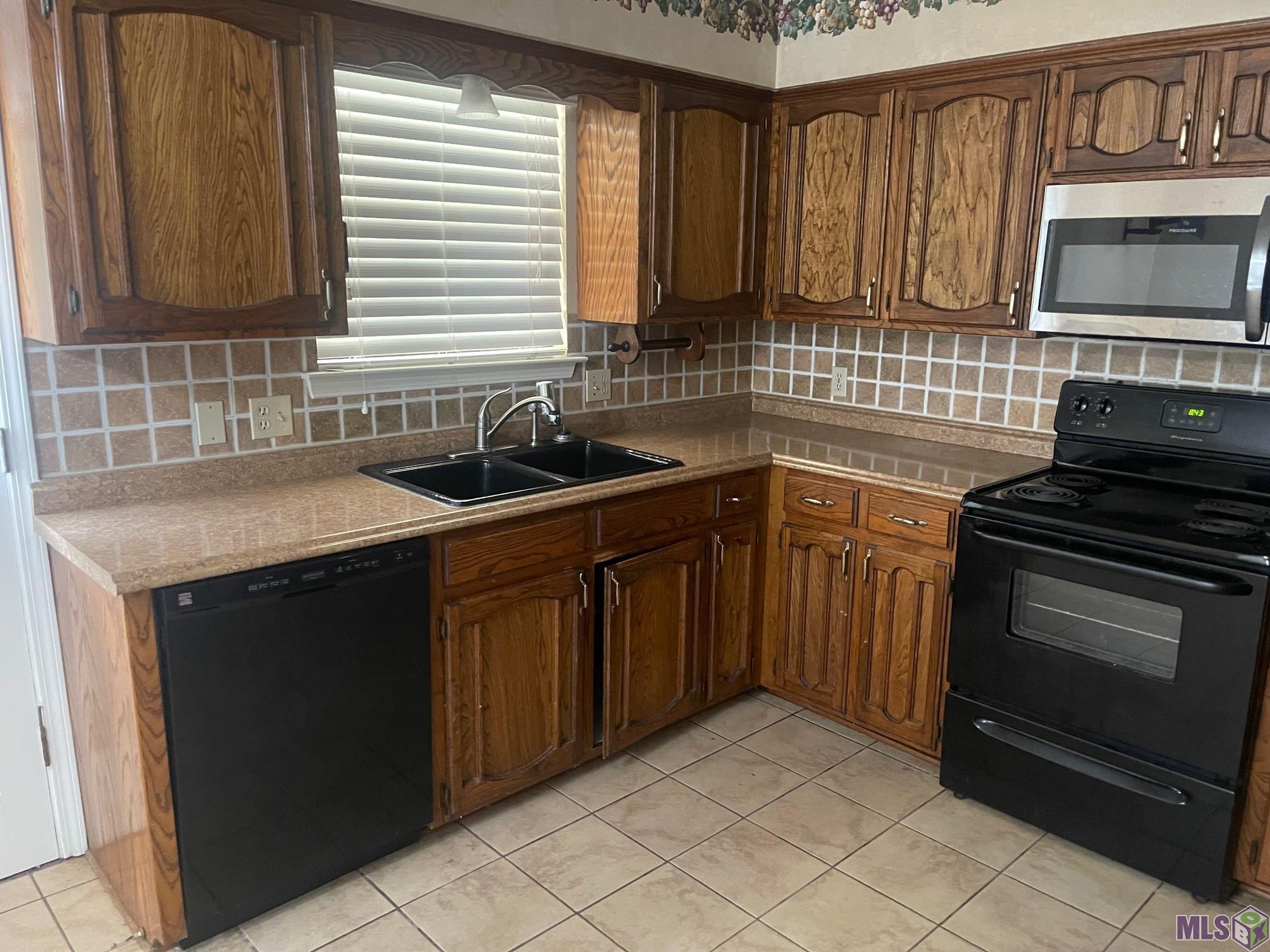 12972 Rambling Oaks Avenue Baton Rouge, LA 70818 - Photo 3 of 26