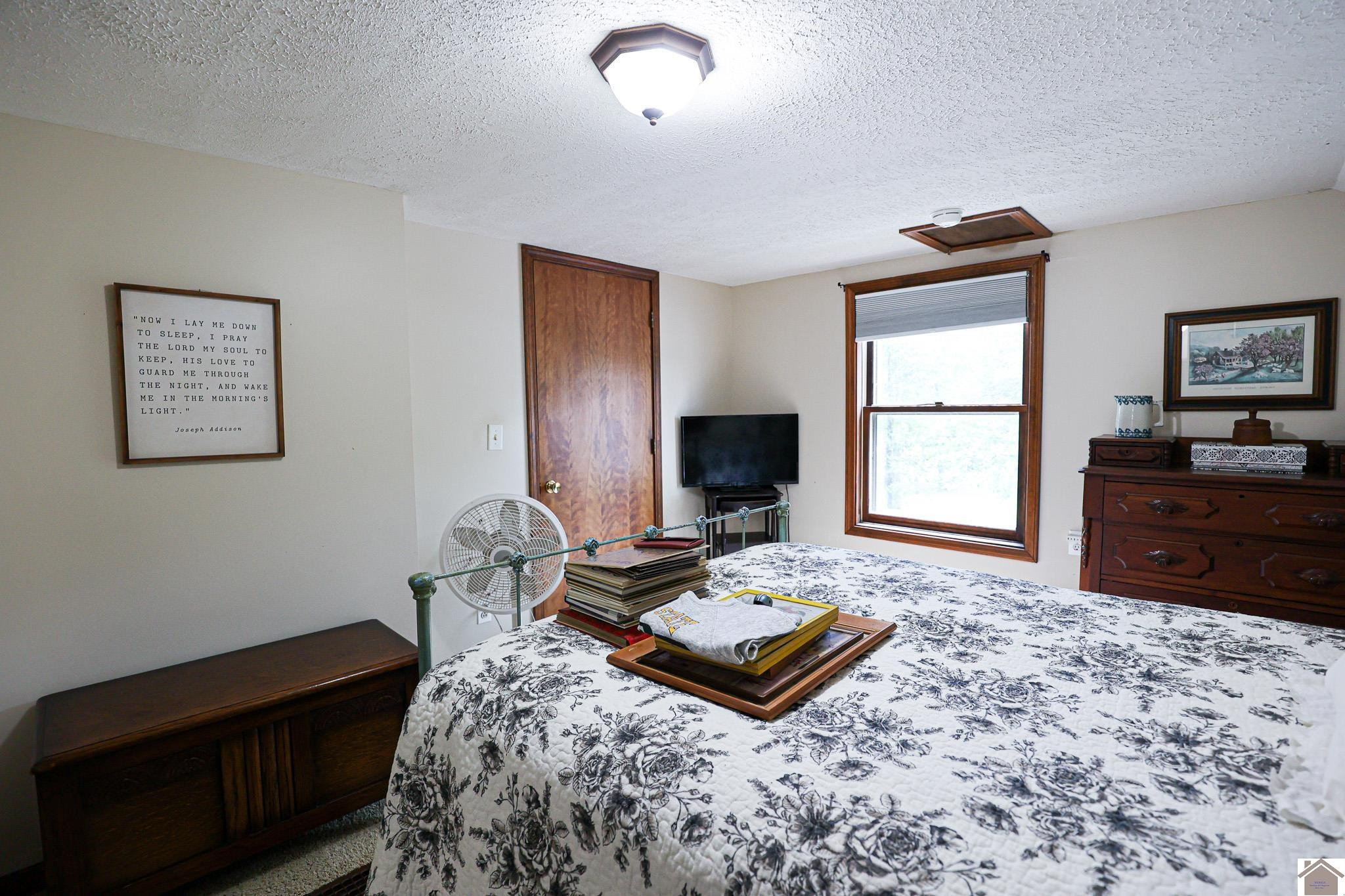 6755 Clinton Road Paducah, KY 42001 - Photo 22 of 25 Guest Bedroom
