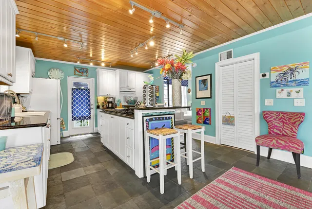 $10,500 | 110 South Palmway, Lake Worth Beach, FL 33460