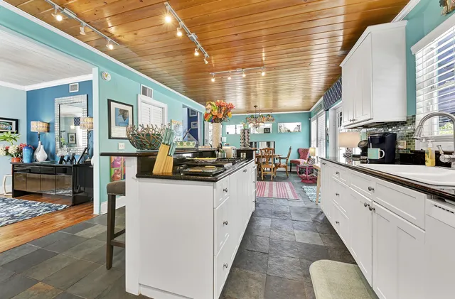 $10,500 | 110 South Palmway, Lake Worth Beach, FL 33460