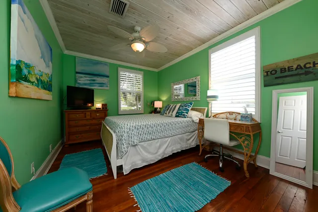 $10,500 | 110 South Palmway, Lake Worth Beach, FL 33460